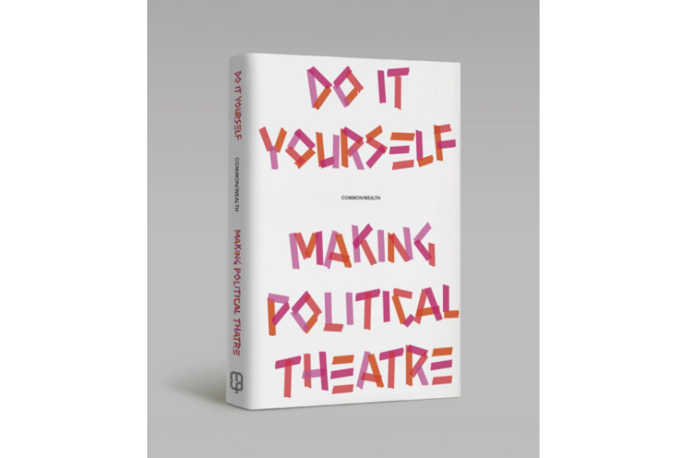 Book cover image of 'Do It Yourself' / Delwedd o glawr llyfr 'Do It Yourself'