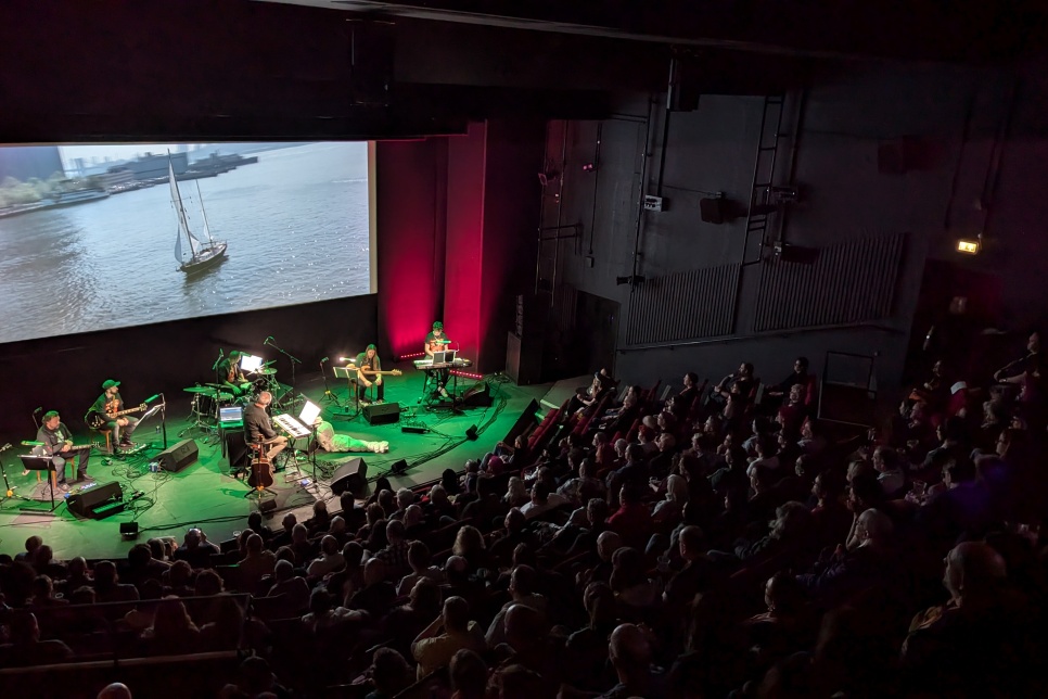 Photograph of a screening in a cinema / Ffotograff o ffilm yn cael ei dangos mewn sinema