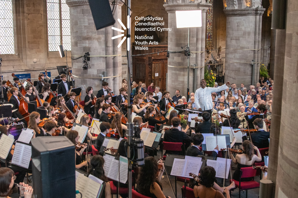 Photograph of an orchestra / Ffotograff o gerddorfa 