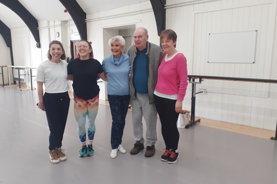 Image of Angela Rippon CBE with members of Rubicon Dance / Delwedd o Angela Rippon CBE gydag aelodau o Rubicon Dance