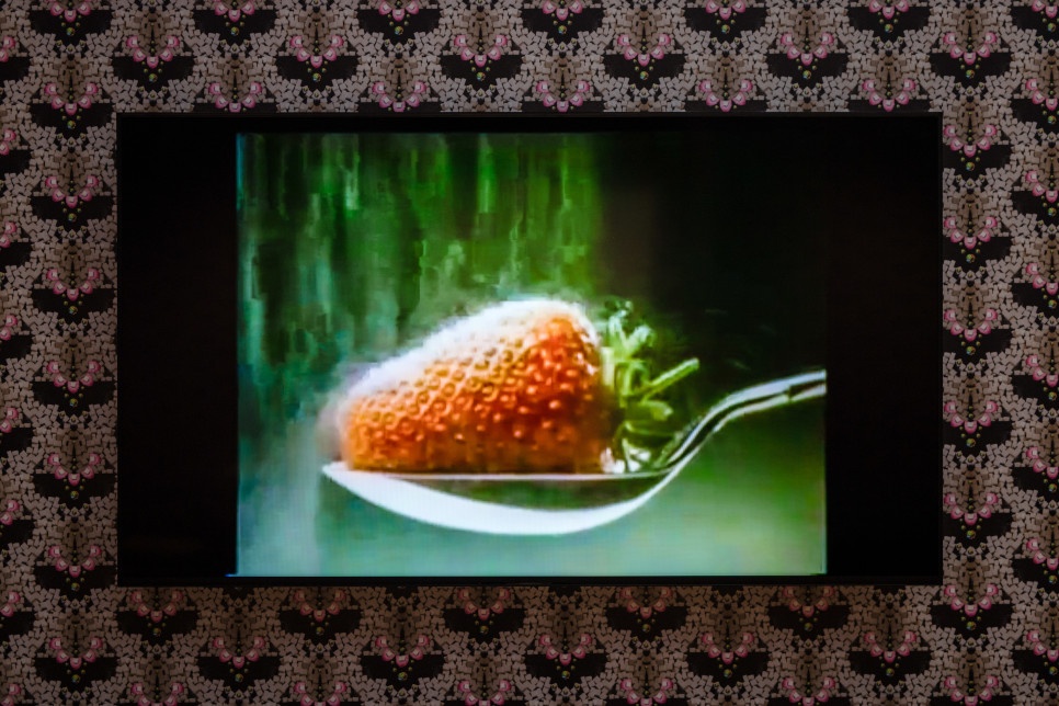 Installation of a strawberry on a TV screen