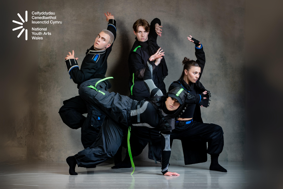 Photograph of four young people close together in differing static poses / Ffotograff o bedwar person ifanc yn agos at ei gilydd mewn gwahanol ystumiau statig