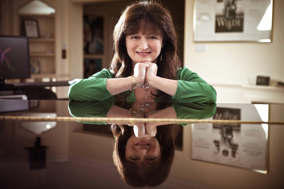 Photograph by Michael Leckie of Debbie Wiseman / Ffotograff gan Michael Leckie o Debbie Wiseman